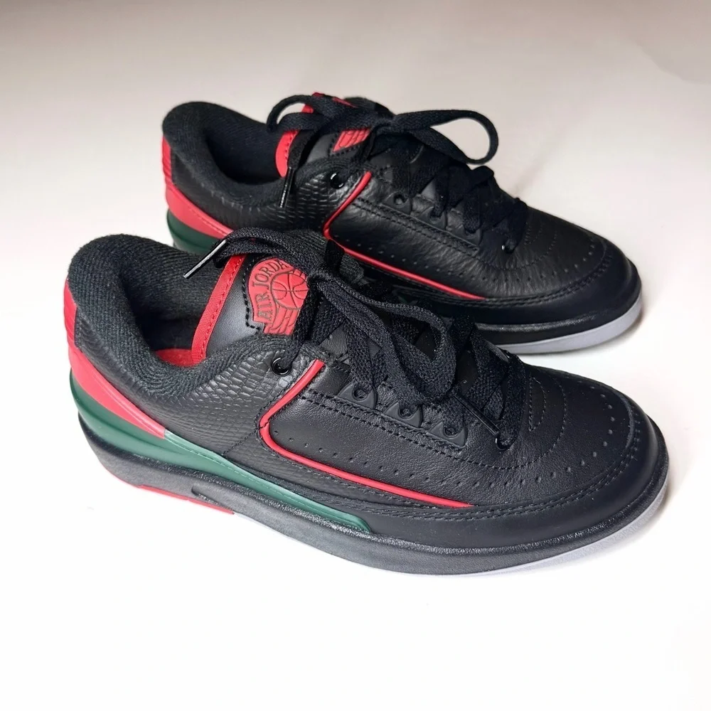 Nike Kids Air Jordan 2 Retro Low Christmas Black / Red Size- 4Y. FJ6869 006
